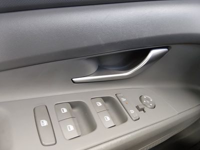 2024 Hyundai Elantra — photo 18 view