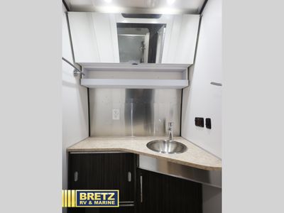 2017 Airstream International Signature — photo 15 view