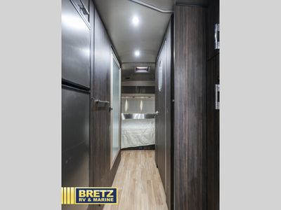 2017 Airstream International Signature — photo 11 view