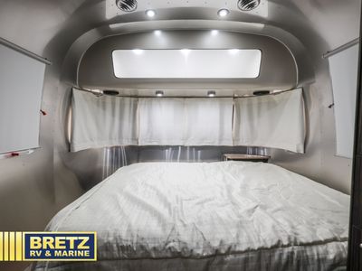 2017 Airstream International Signature — photo 12 view