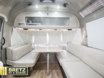 2017 Airstream International Signature — photo 8 view