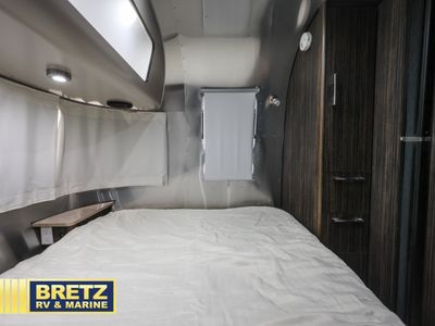 2017 Airstream International Signature — photo 13 view
