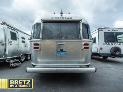 2017 Airstream International Signature — engine compartment view