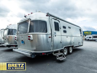 2017 Airstream International Signature — detail view