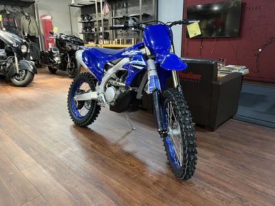 2025 Yamaha YZ250FX — front three-quarter view