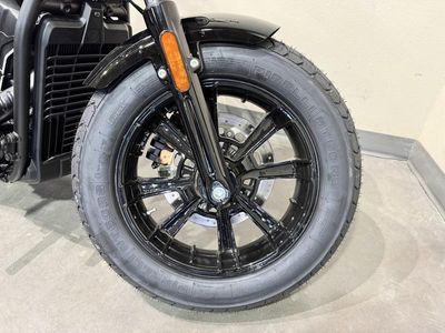 2025 Indian Motorcycle Scout Bobber Black Metallic — photo 13 view