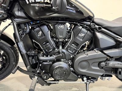 2025 Indian Motorcycle Scout Bobber Black Metallic — photo 14 view
