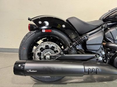 2025 Indian Motorcycle Scout Bobber Black Metallic — photo 9 view