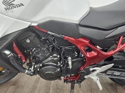 2025 Honda CB750 Hornet — photo 14 view