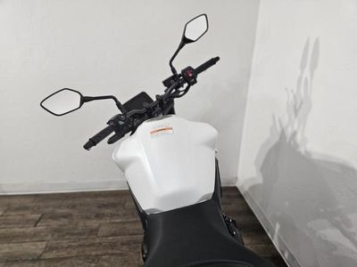 2025 Honda CB750 Hornet — photo 11 view
