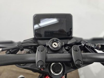 2025 Honda CB750 Hornet — photo 13 view