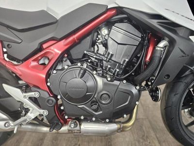 2025 Honda CB750 Hornet — photo 10 view