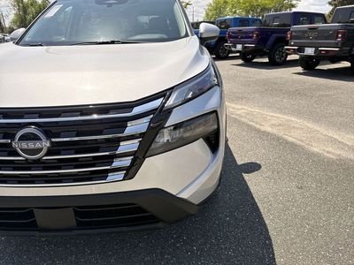 2025 Nissan Rogue — photo 9 view