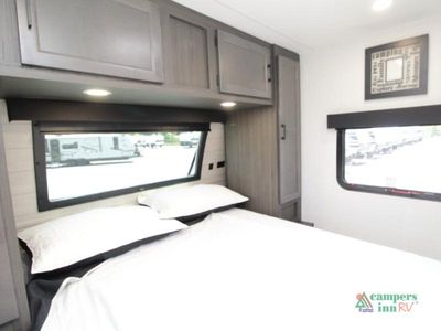 2026 Venture RV SportTrek - Photo 33
