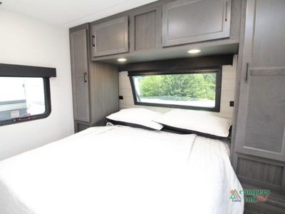 2026 Venture RV SportTrek - Photo 31