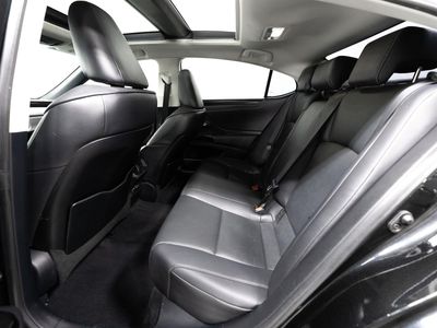 2022 Lexus ES - Photo 7
