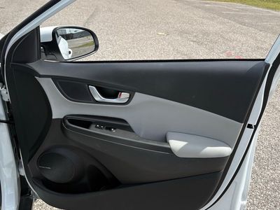 2023 Hyundai Kona Electric — photo 17 view