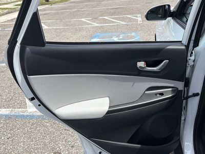2023 Hyundai Kona Electric — photo 12 view