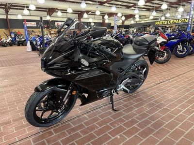 2026 Yamaha YZF-R3 - Photo 5