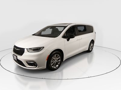2026 Chrysler Pacifica — rear three-quarter view