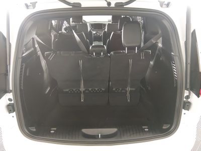 2026 Chrysler Pacifica — photo 11 view