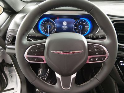 2026 Chrysler Pacifica — photo 12 view