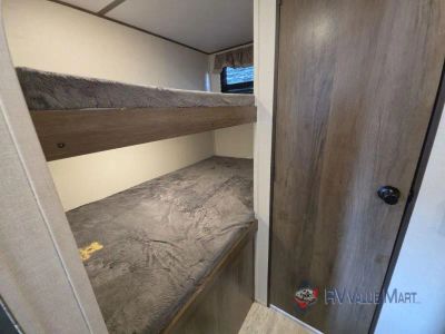 2021 Prime Time RV Avenger — photo 21 view