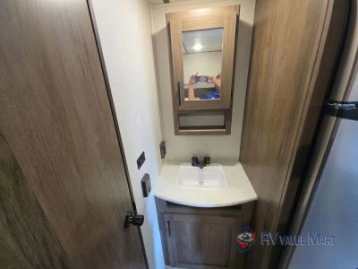 2021 Prime Time RV Avenger — photo 23 view