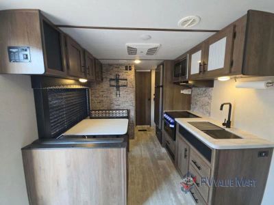2021 Prime Time RV Avenger — photo 11 view