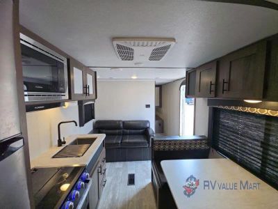 2021 Prime Time RV Avenger — photo 12 view