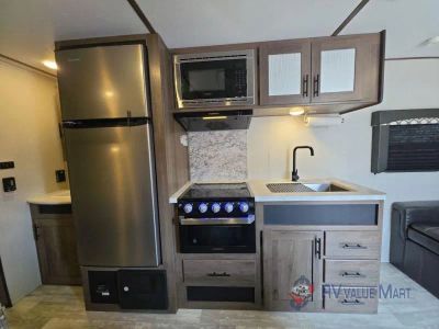 2021 Prime Time RV Avenger — photo 16 view