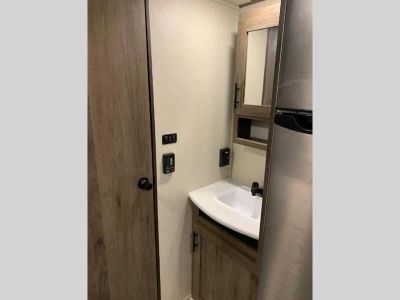 2021 Prime Time RV Avenger — photo 37 view