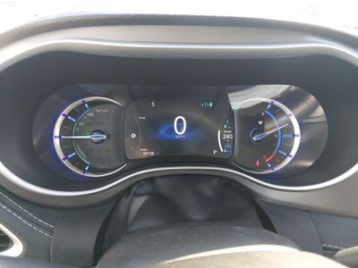 2023 Chrysler Pacifica — photo 14 view