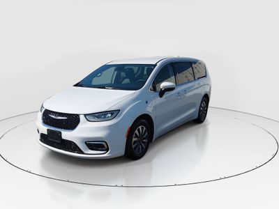 2023 Chrysler Pacifica — rear three-quarter view
