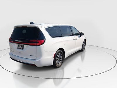 2023 Chrysler Pacifica — photo 7 view