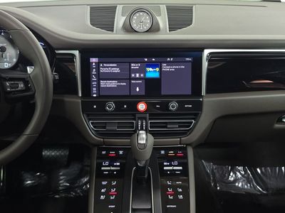 2024 Porsche Macan - Photo 16