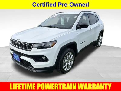 2023 Jeep Compass Latitude Lux in Bright White Clearcoat — front three-quarter view