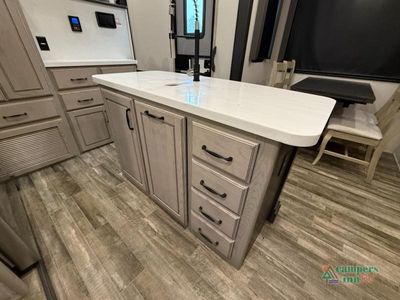 2023 Keystone RV Alpine — photo 17 view
