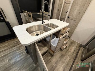 2023 Keystone RV Alpine — photo 18 view