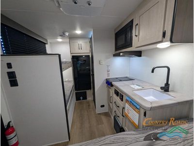 2025 Palomino Puma Camping Edition - Photo 10