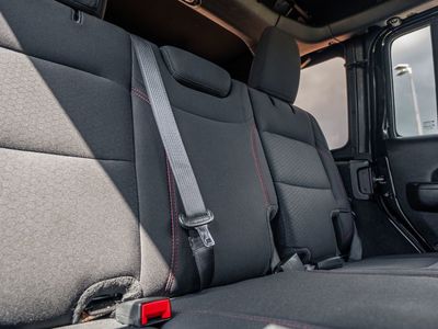2022 Jeep Wrangler — photo 40 view
