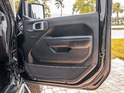 2022 Jeep Wrangler — photo 31 view