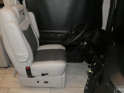 2026 Fleetwood Discovery LXE - Photo 8