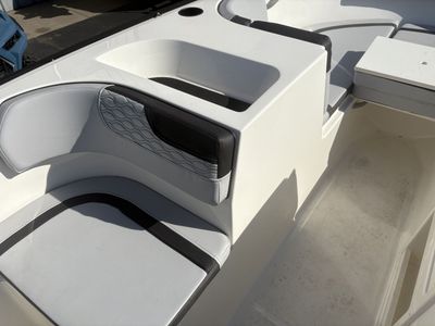 2023 Bayliner M17 - Photo 17