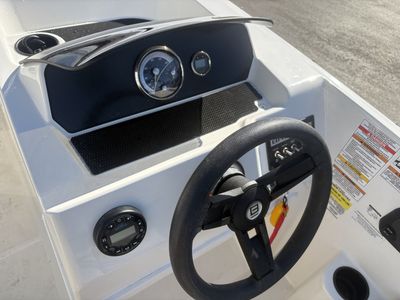 2023 Bayliner M17 - Photo 13