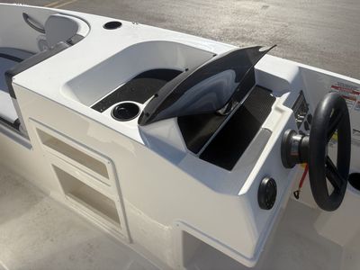 2023 Bayliner M17 - Photo 12