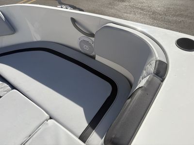 2023 Bayliner M17 - Photo 9