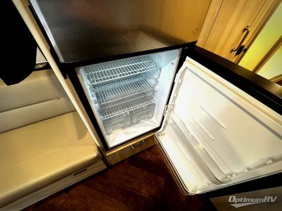 2022 Airstream International - Photo 8