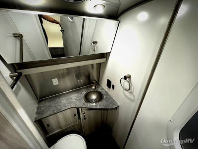 2022 Airstream International - Photo 12