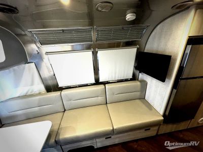 2022 Airstream International - Photo 4